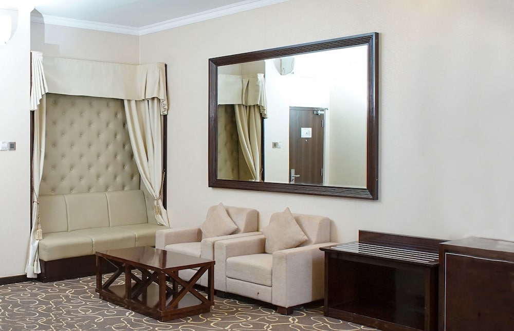 Adhiwangsa Hotel 44/65