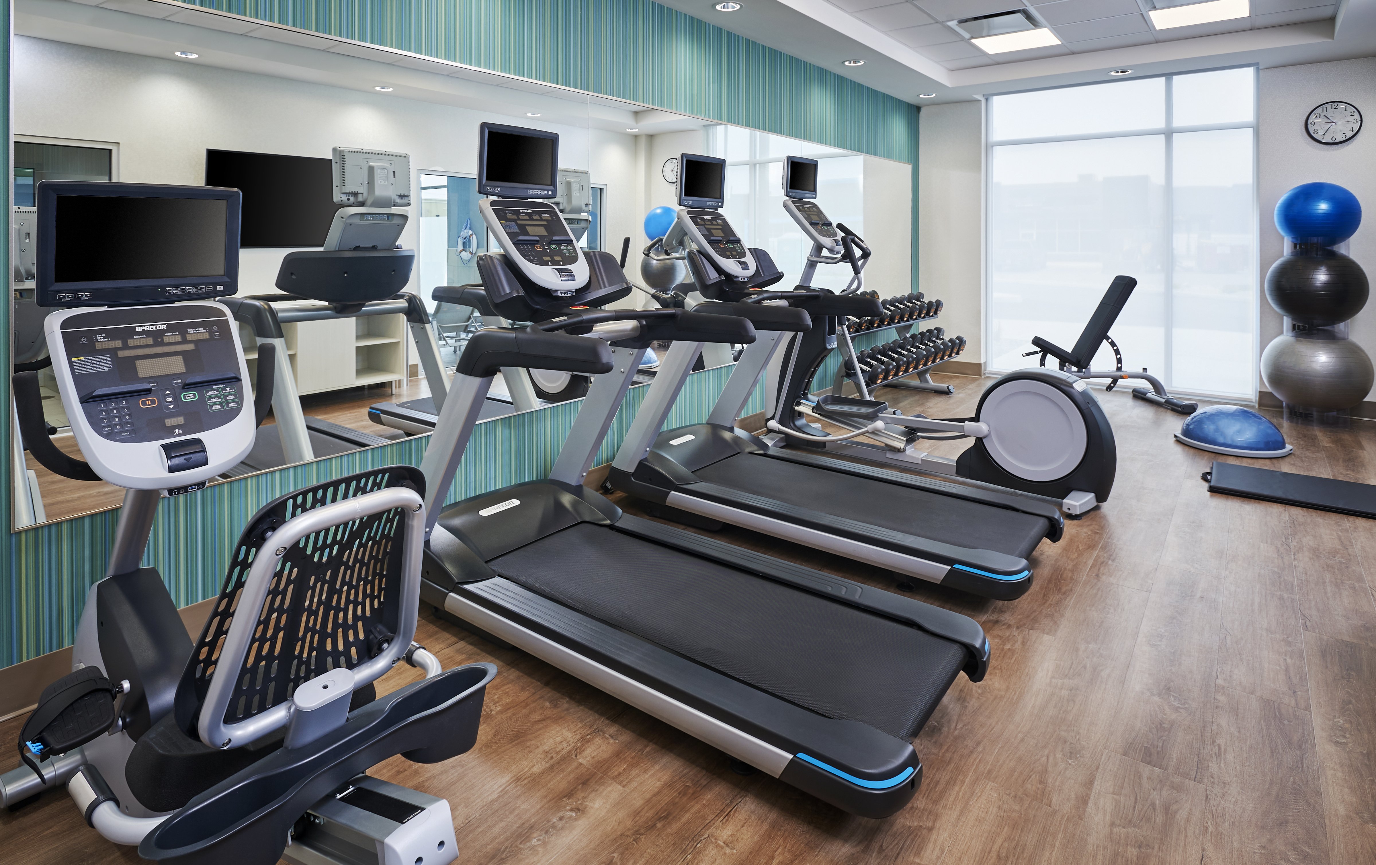 Holiday Inn Express & Suites Windsor East – Lakeshore, an IHG Hotel 35/70