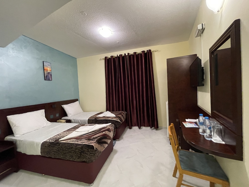 FAMILY, DOUBLE BED