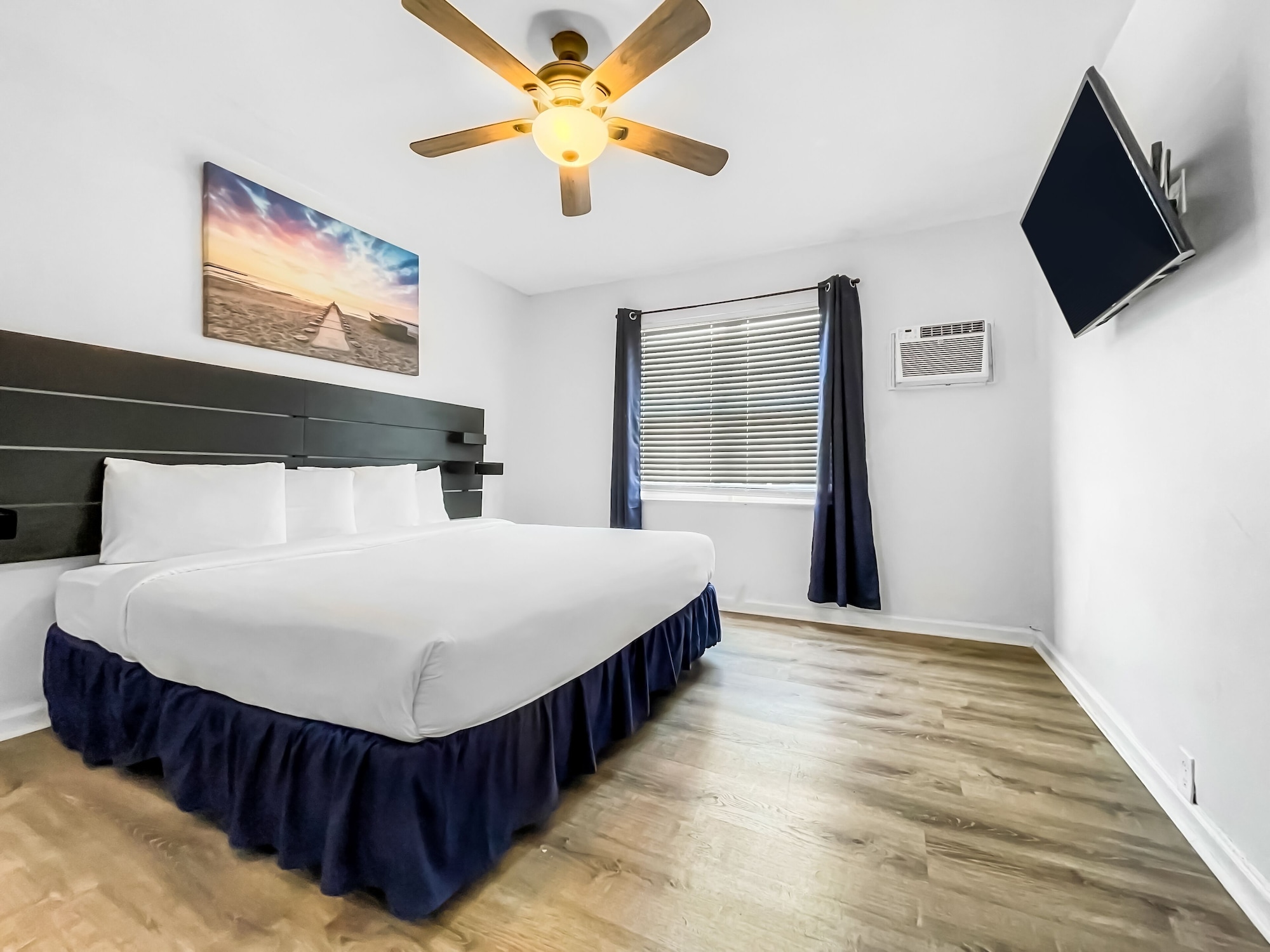 Deluxe, King Bed, Pool Side