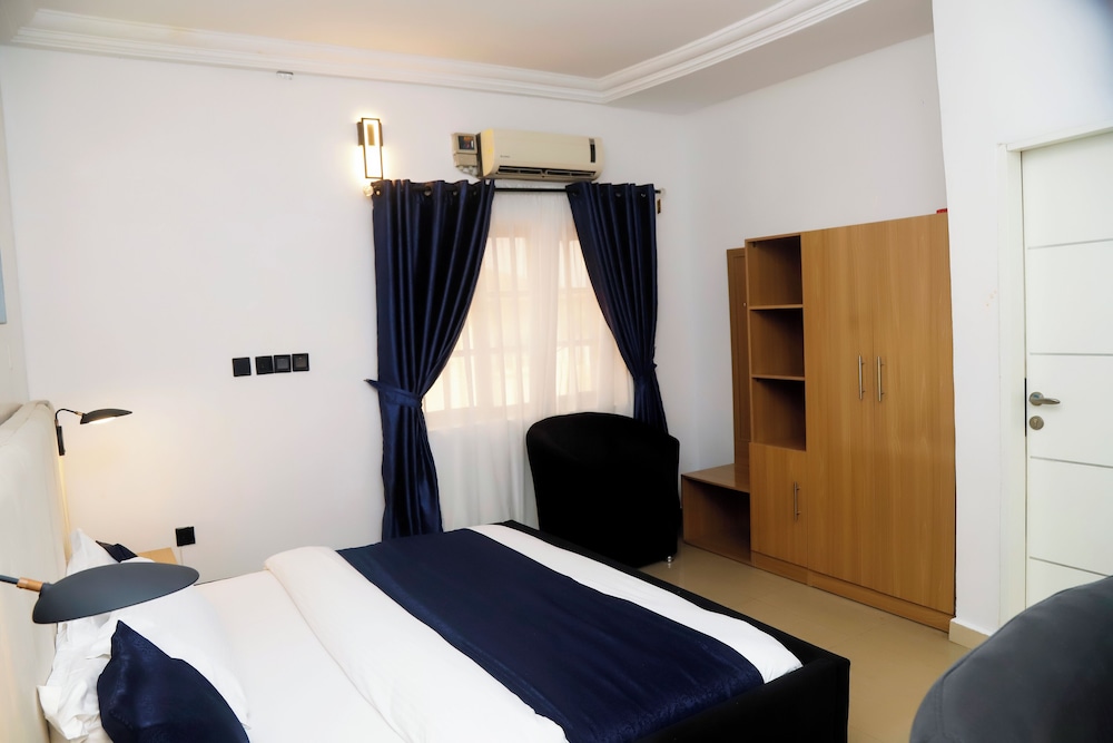 Western Dreams Hotel 25/50