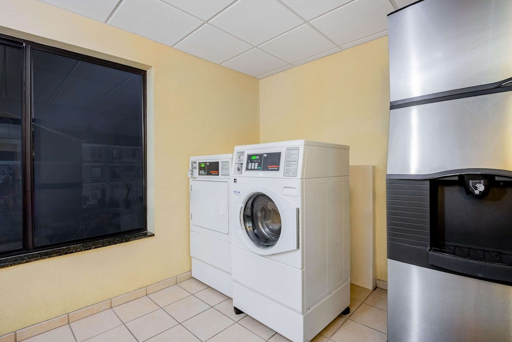 La Quinta Inn And Suites by Wyndham Mt. Laurel - Philadelphia 38/62