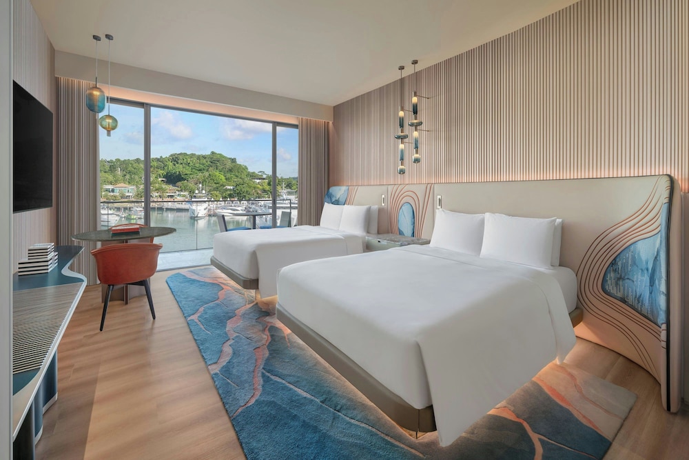 Spectacular, 2 Queen Beds, Marina View, Balcony, W Singapore Sentosa Cove 2/9