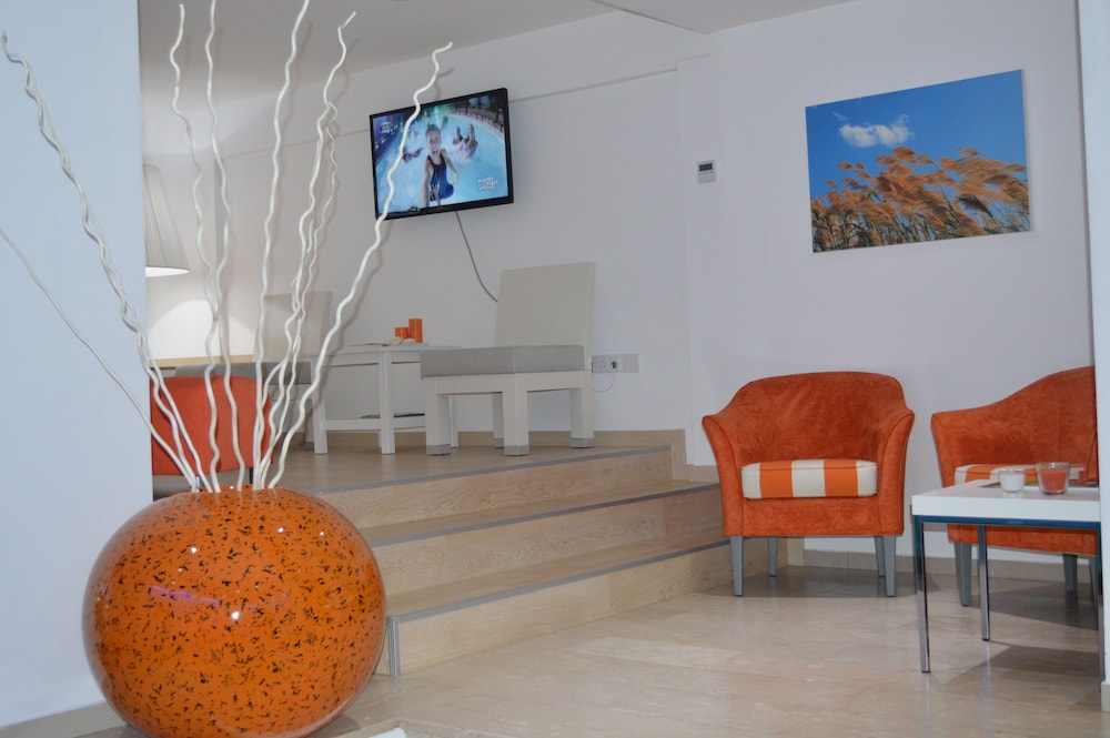Les Palmiers Beach Hotel 55/69