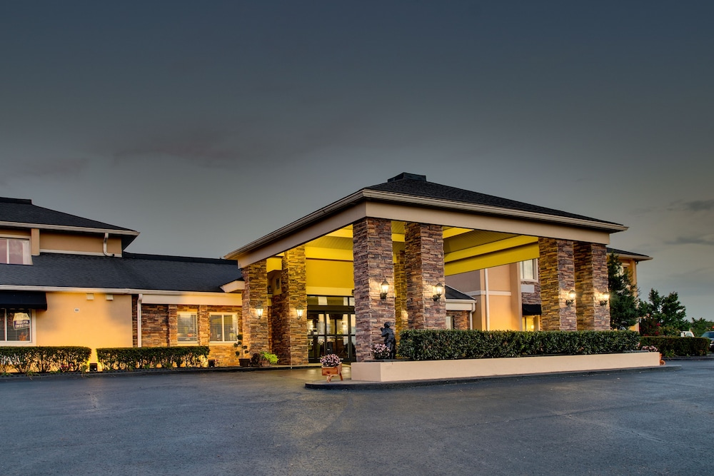 Greenfield Inn and Suites Elizabethtown KY I65 Exit 94 6/62