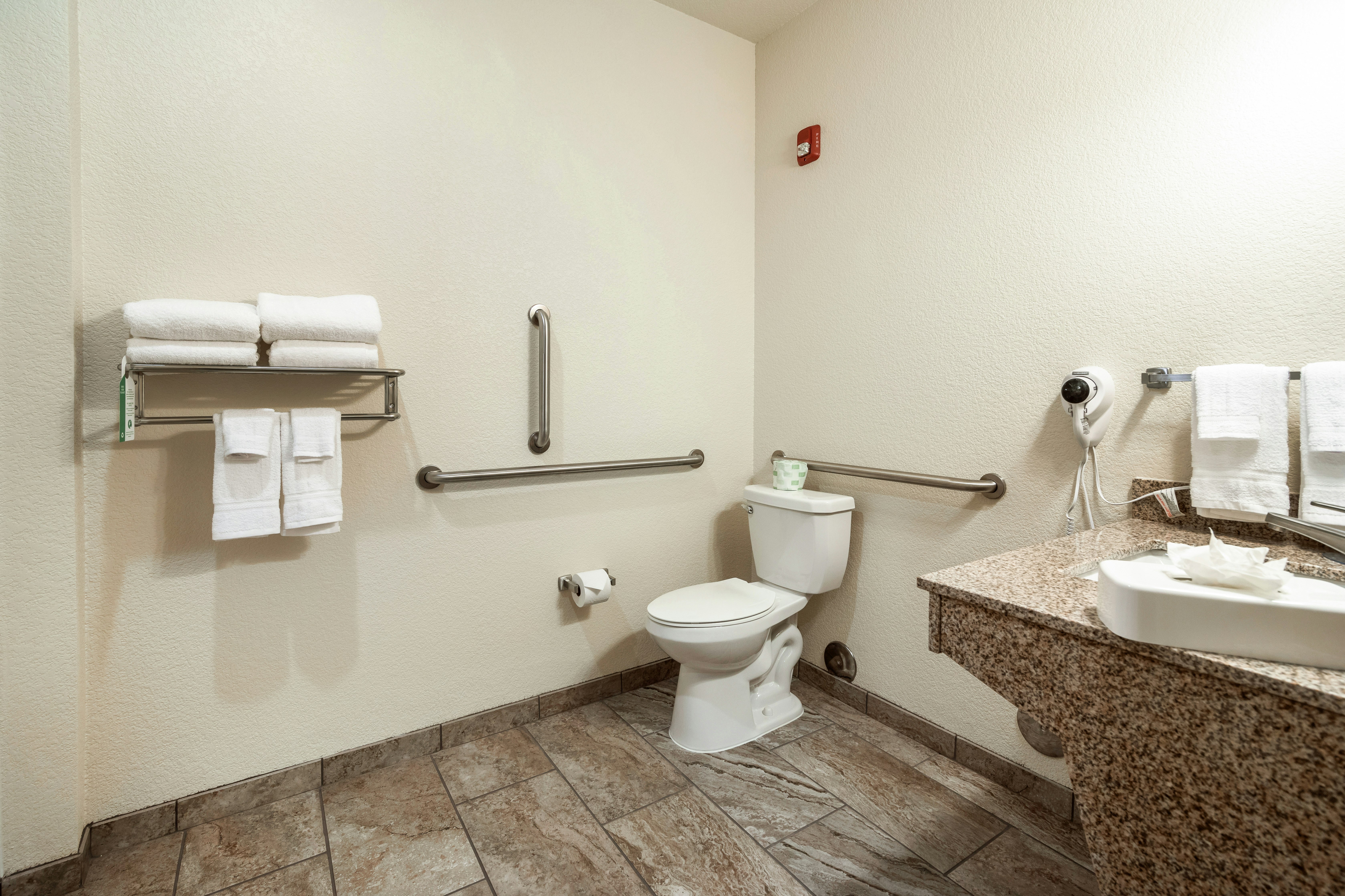 Cobblestone Hotel and Suites Victor 51/52