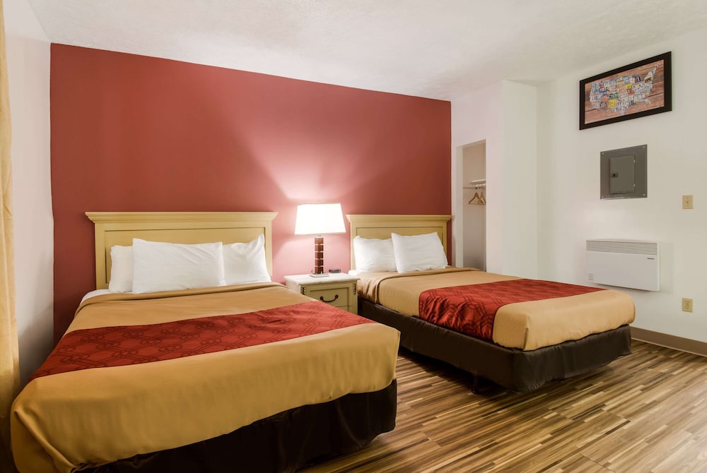 Econo Lodge Inn & Suites Lake Harmony - Pocono Mountains Area 13/29