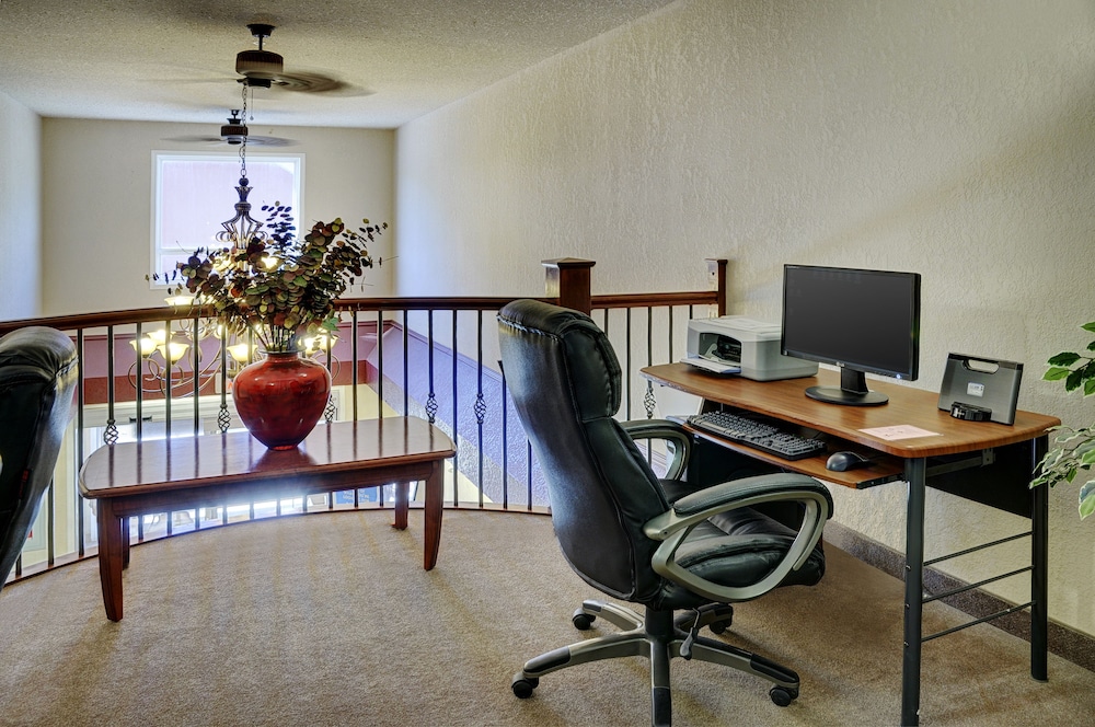 Lakeview Inn & Suites 28/32