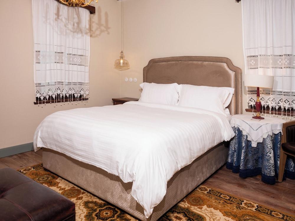 Standard, Double Bed, City View
