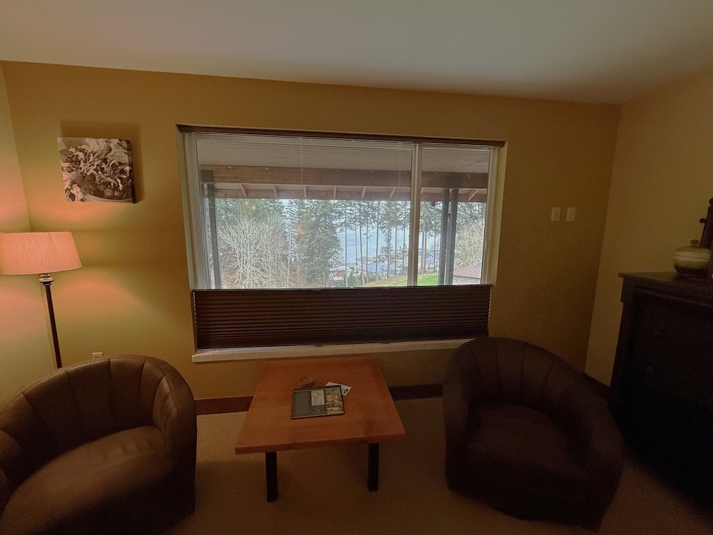 Comforts of Whidbey 18/34