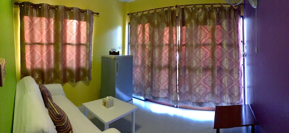 Phunyanuch Hotel 50/50