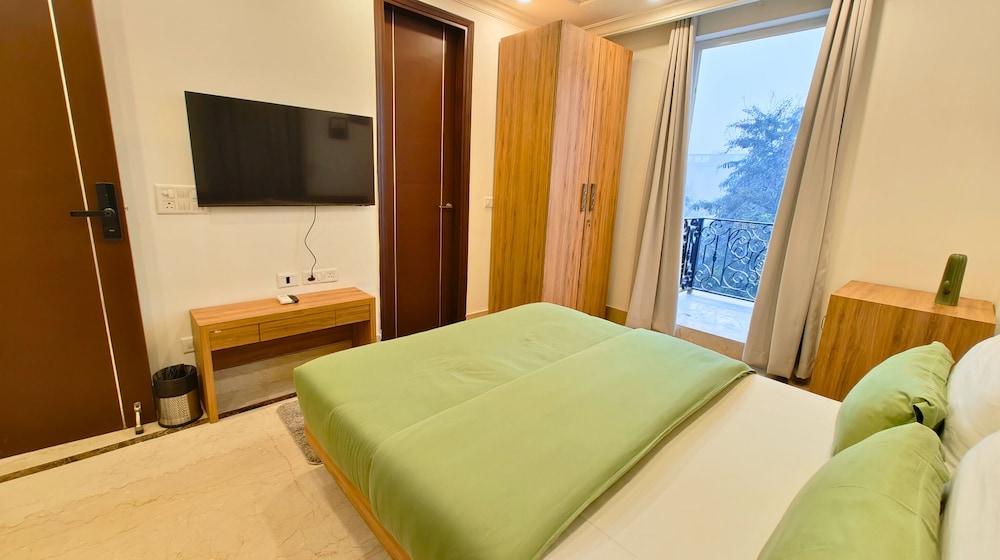 AVA Hotels and Corporate Stays Golf course 12/34