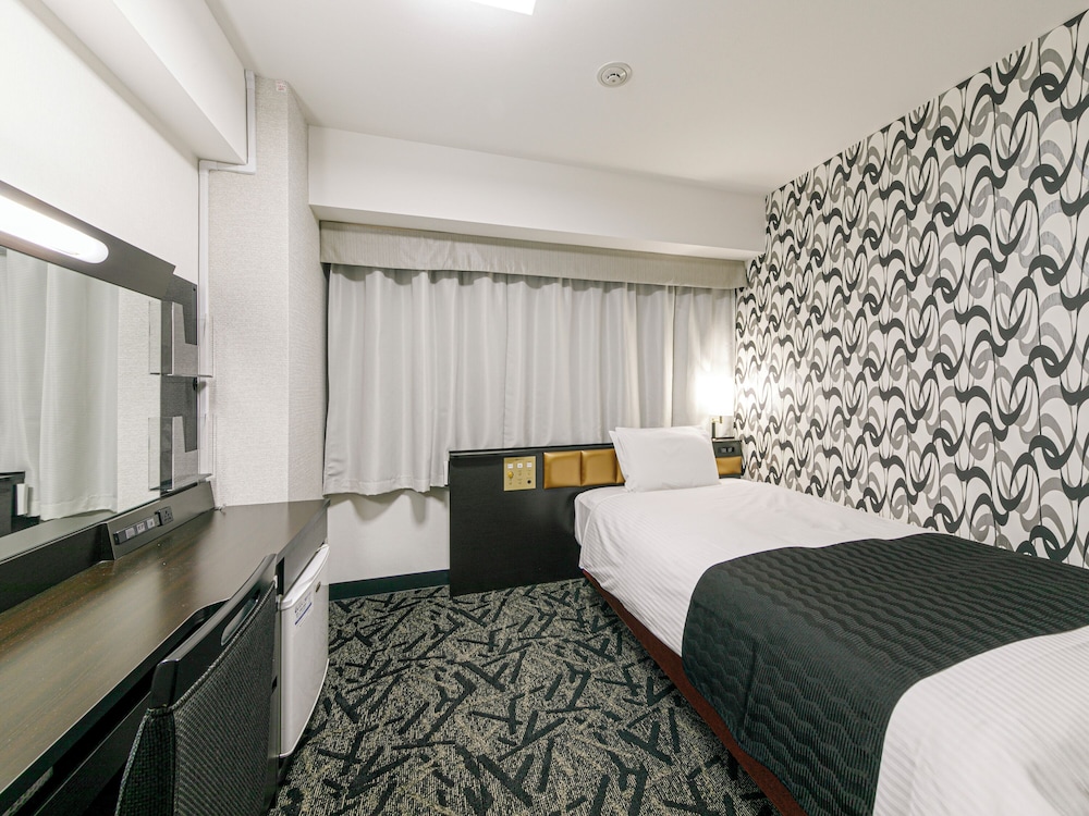 ROOM, SINGLE, SINGLE BED, SMOKING