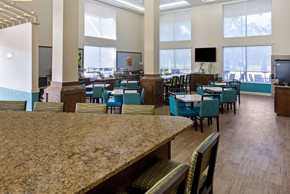 Comfort Inn & Suites Sarasota I75 35/44