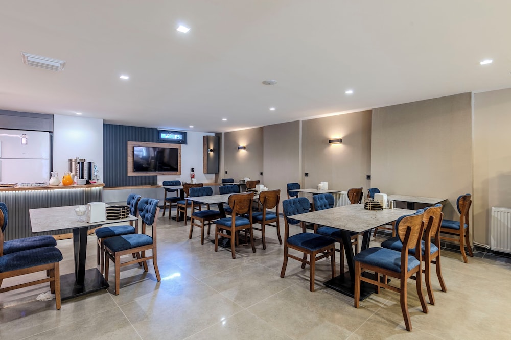 Evim Hotel 38/50