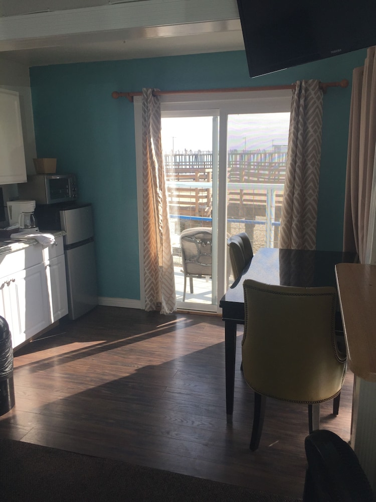 DOLPHIN COVE MOTEL 44/69