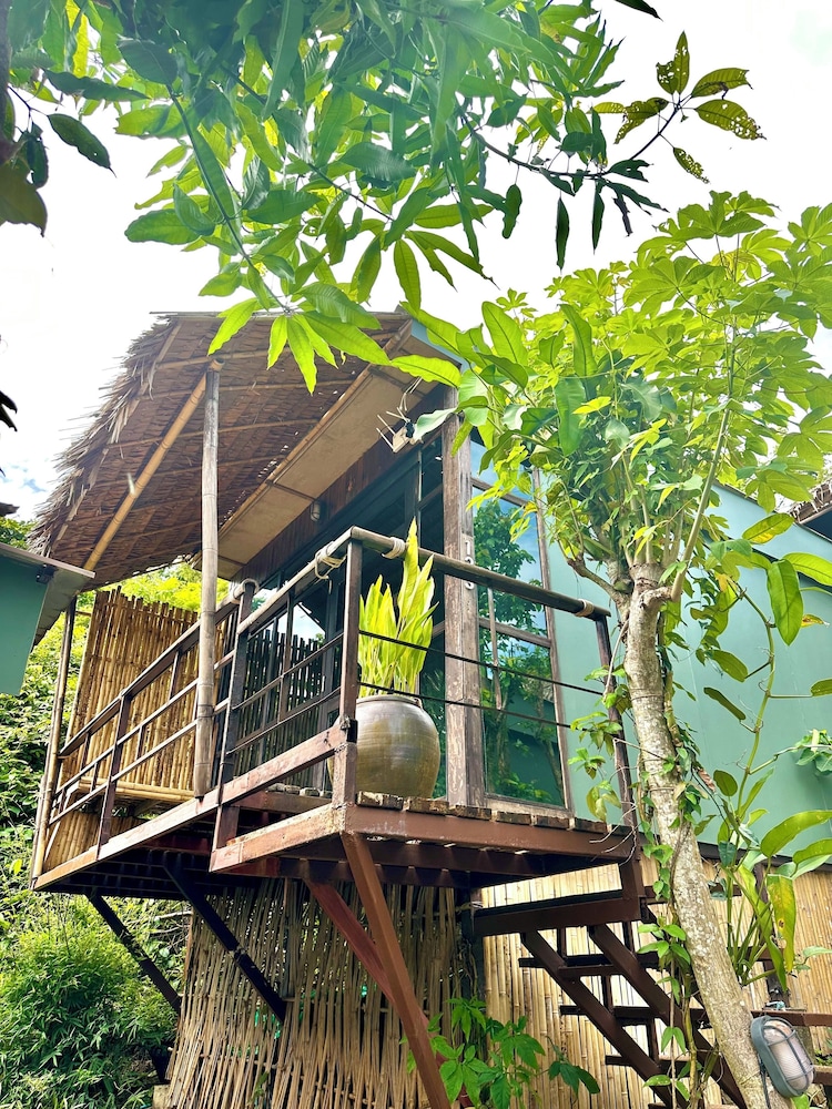 PHI PHI SEA SKY RESORT 3/66