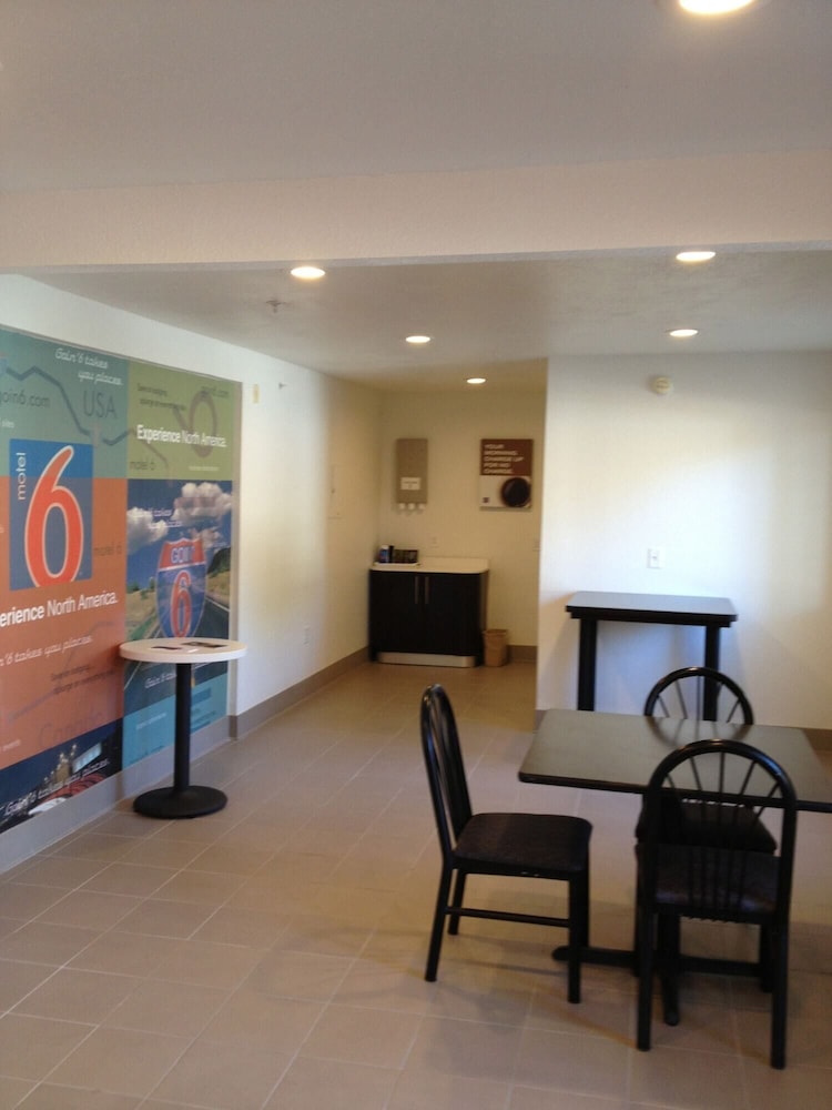 Motel6 Grand Prairie, TX - Near Six Flags Drive 27/44