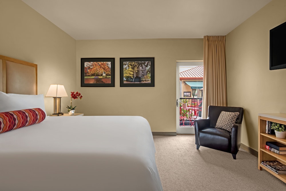 Inn at the 5th 40/45
