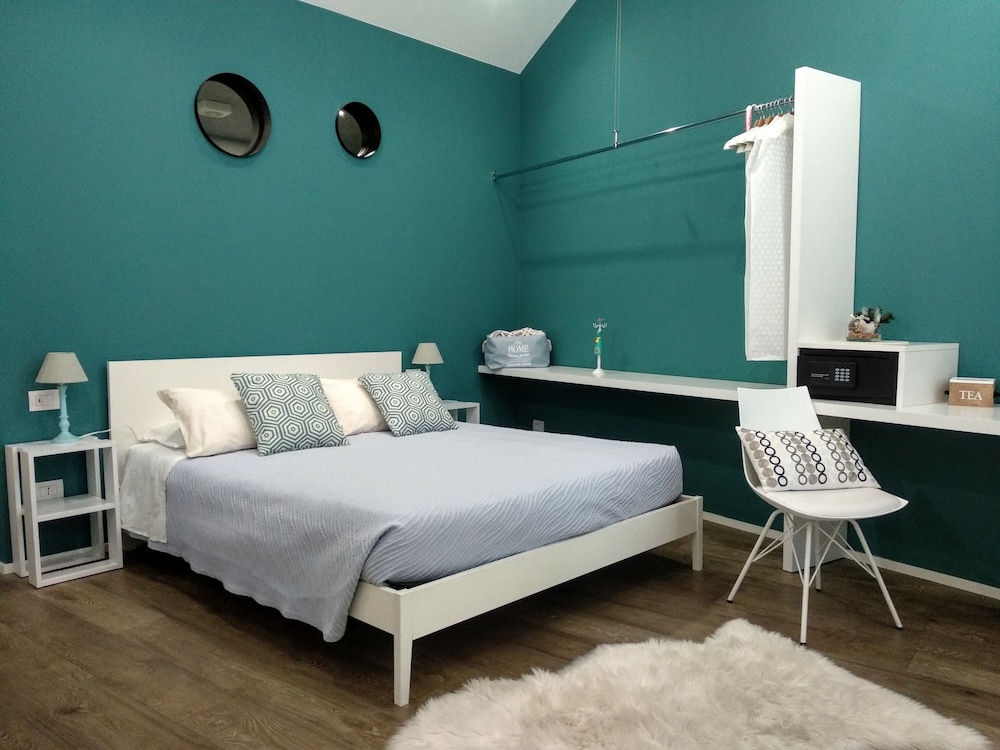 Rumi Rooms 10/34