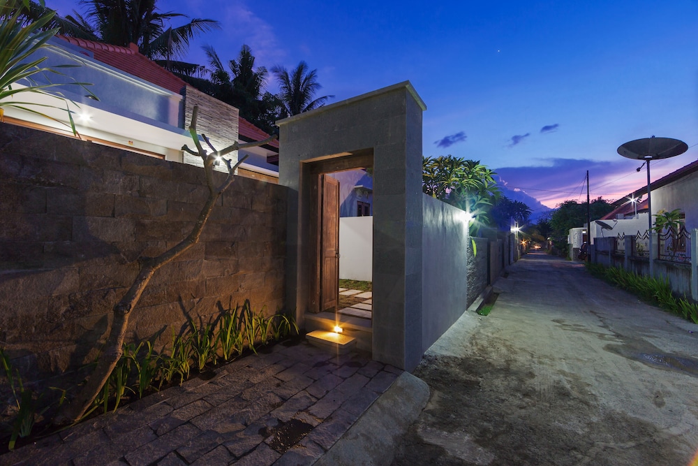 Odika Lovina House And Villa 62/73
