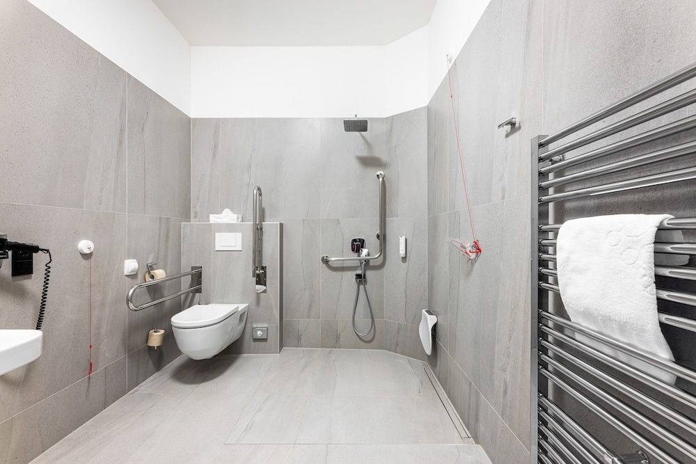 Theresian Hotel And Spa 48/50