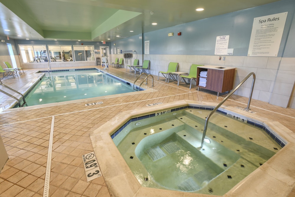 Holiday Inn Express Hotel Suites Richwood Cincinnati South 3/50