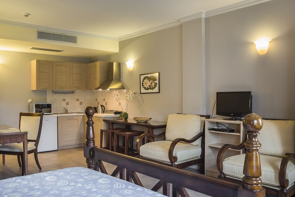 Balhambra Suites - Adults Only 22/50