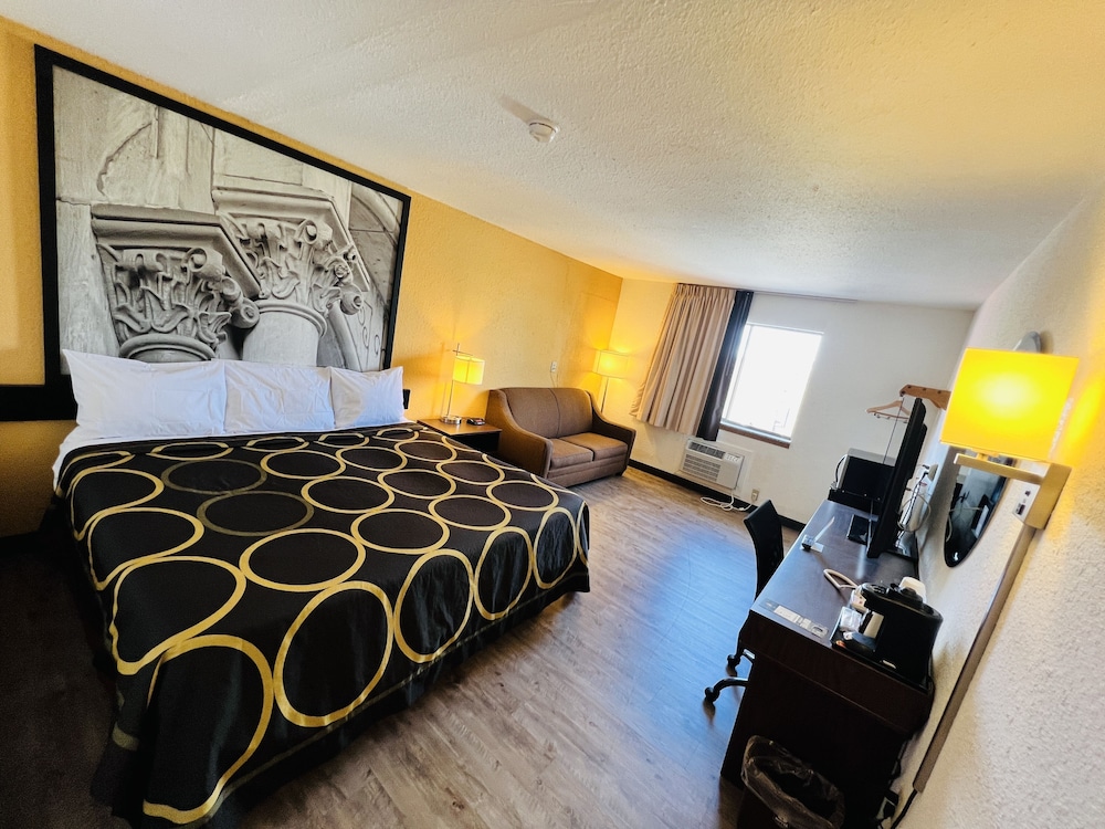 Super 8 by Wyndham Elizabethtown 28/61