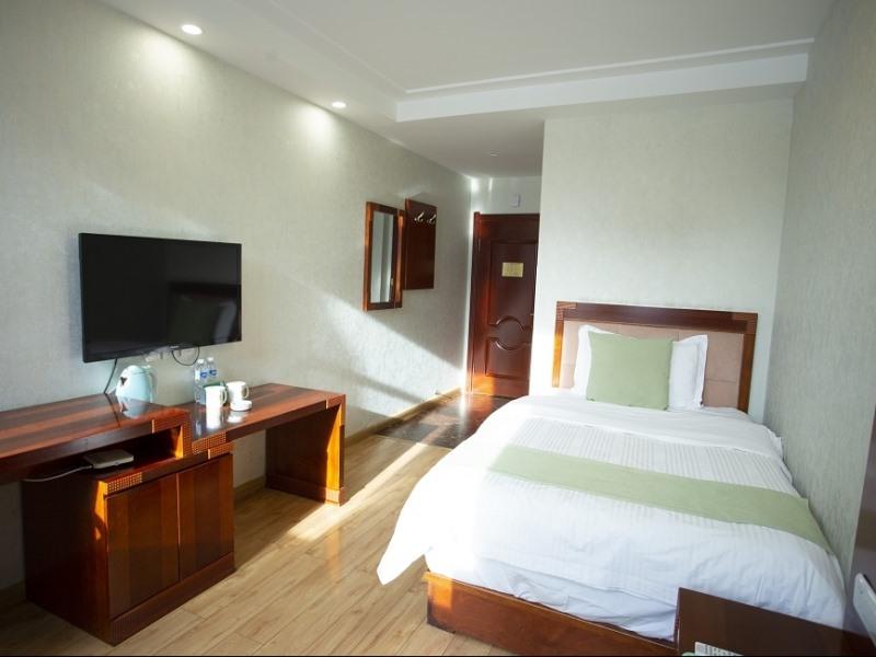 GreenTree Alliance Hulunbeier Zhalantun Railway Station Hotel 23/42