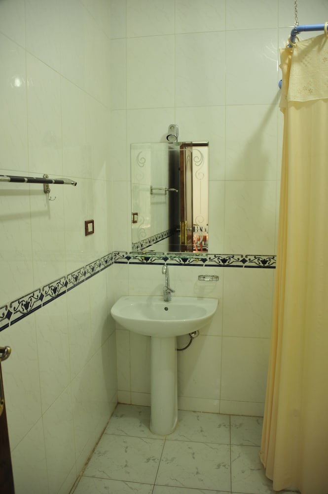 ROOM, TRIPLE
