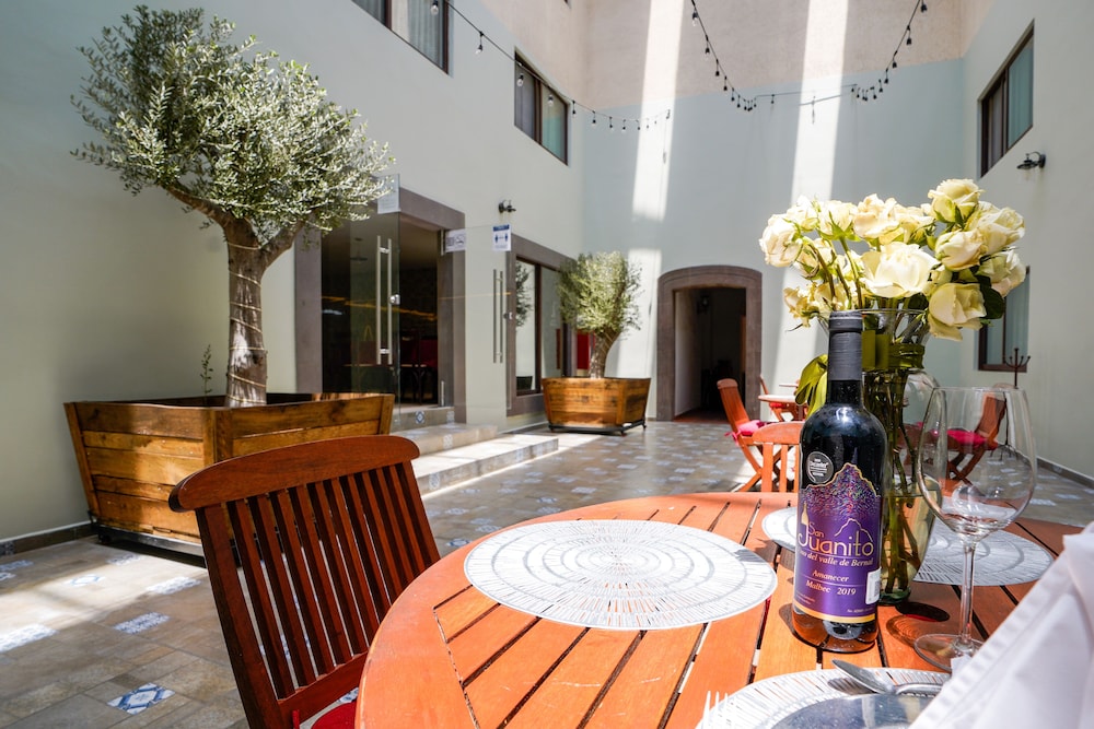 Hotel Senorial 5/50