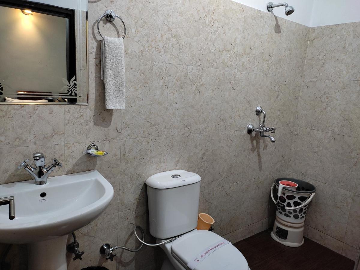 HOTEL KRISHNA JI 64/67