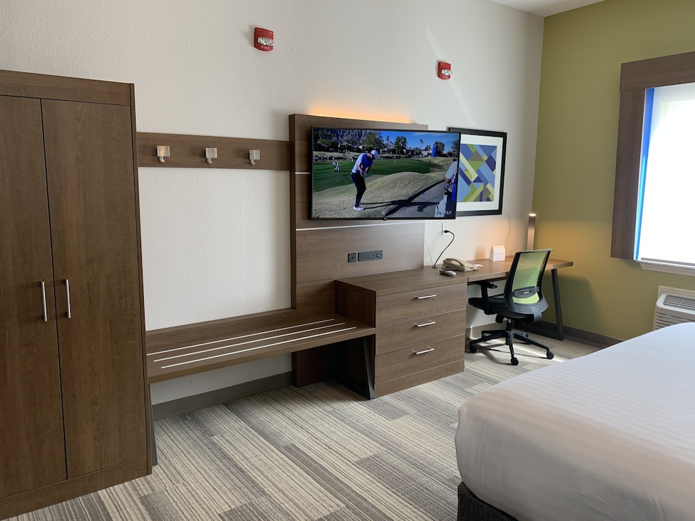 Holiday Inn Express Suites South Padre Island 25/62