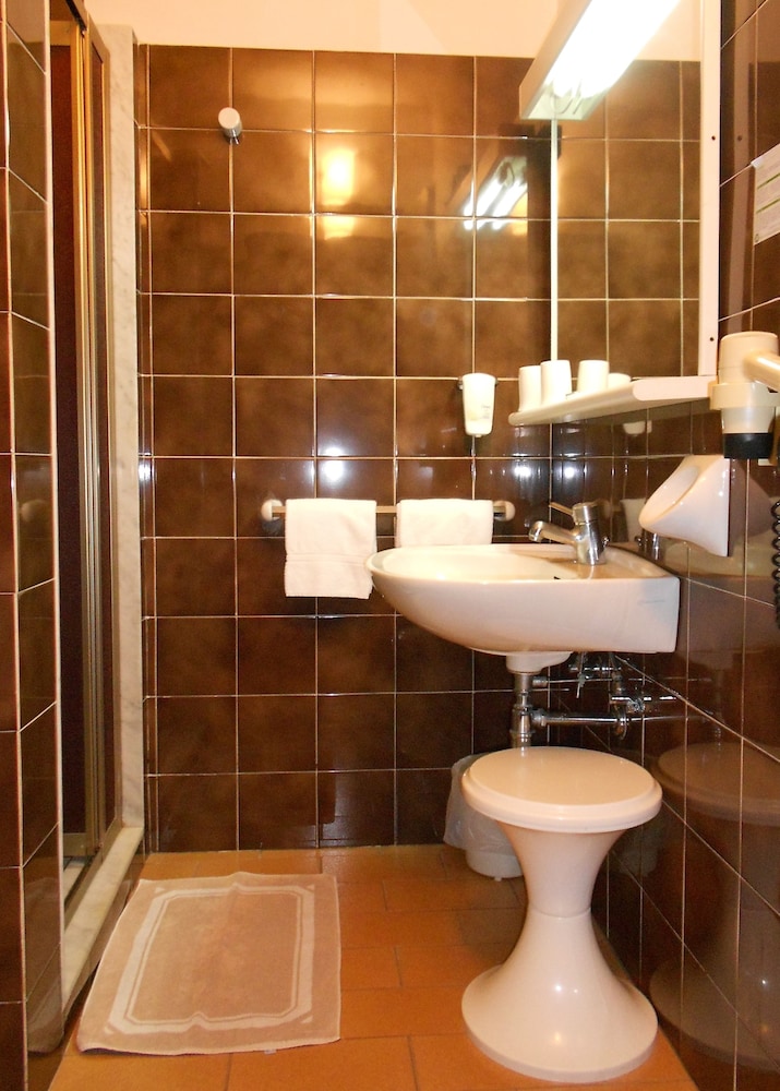 Vega Hotel Perugia 67/70