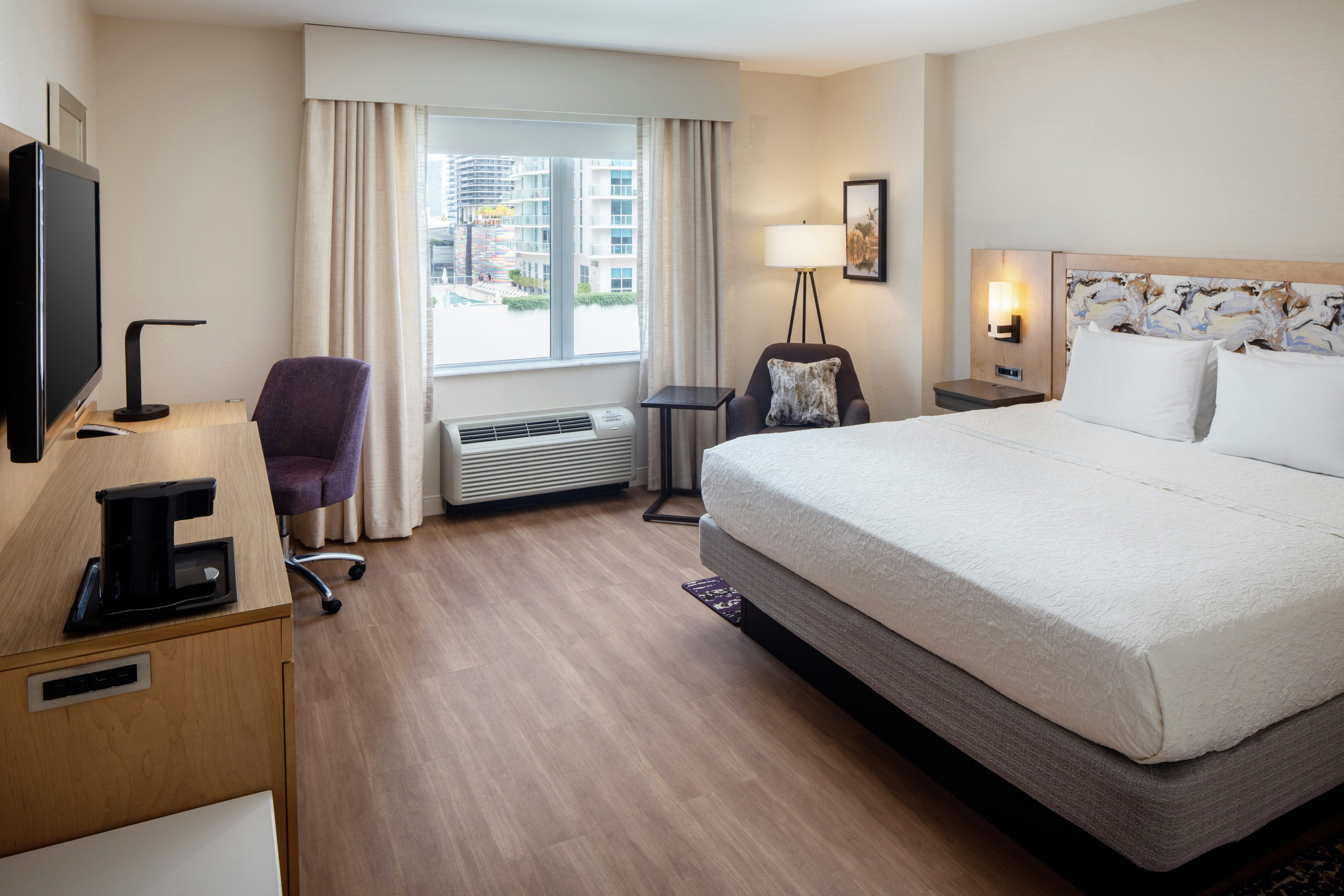 ROOM, KING BED