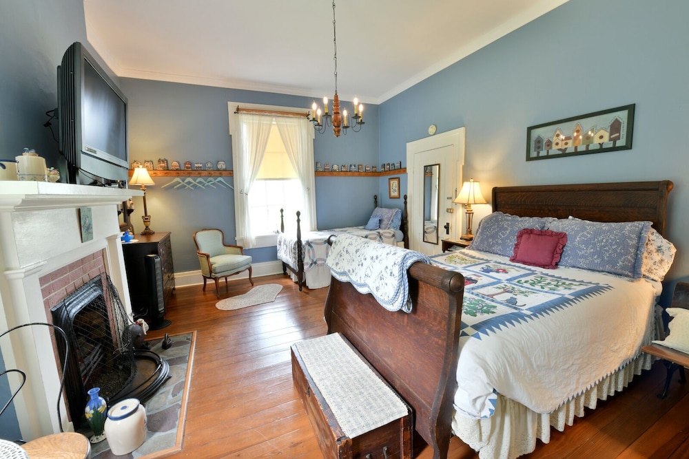 The Pines of Dresden Bed and Breakfast 12/50