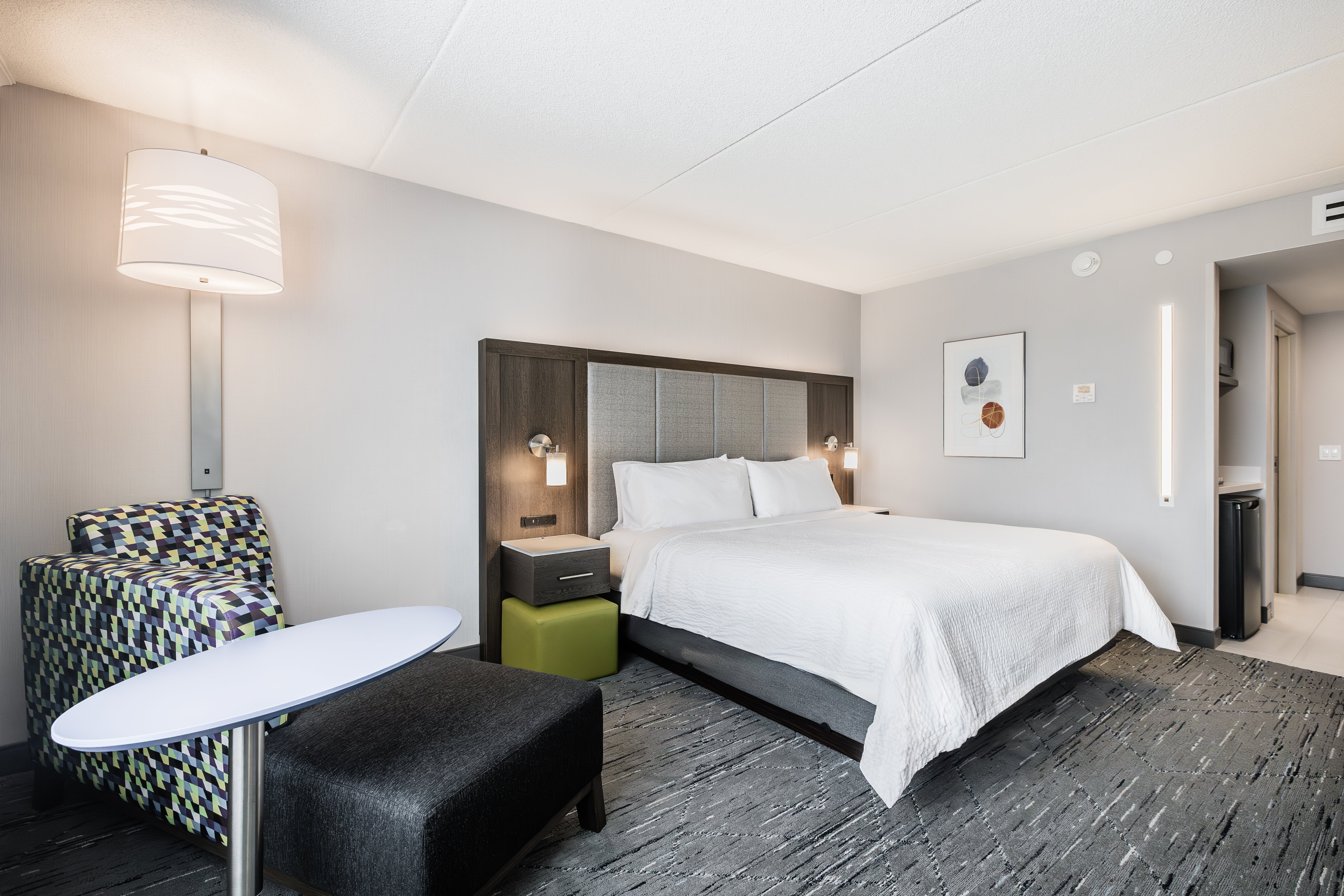 Holiday Inn Express & Suites Toronto Airport South 15/50