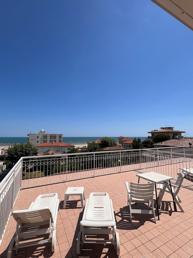 Hotel Villa Dei Fiori 54/56