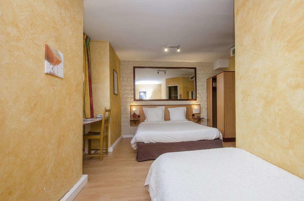 Brit Hotel Bosquet 14/27