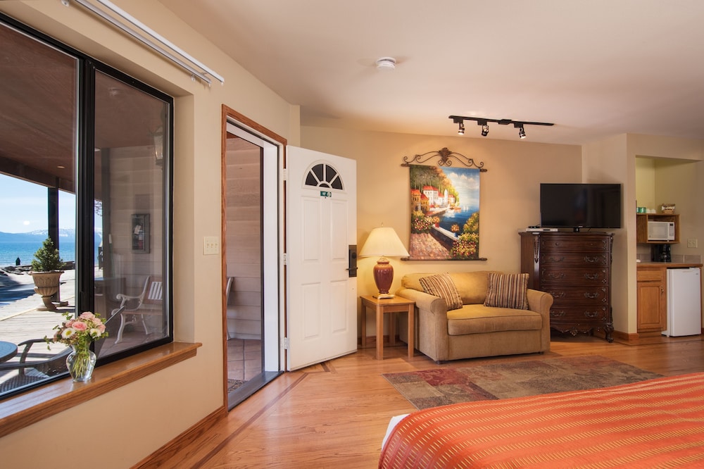 Mourelatos Lakeshore Resort 31/63