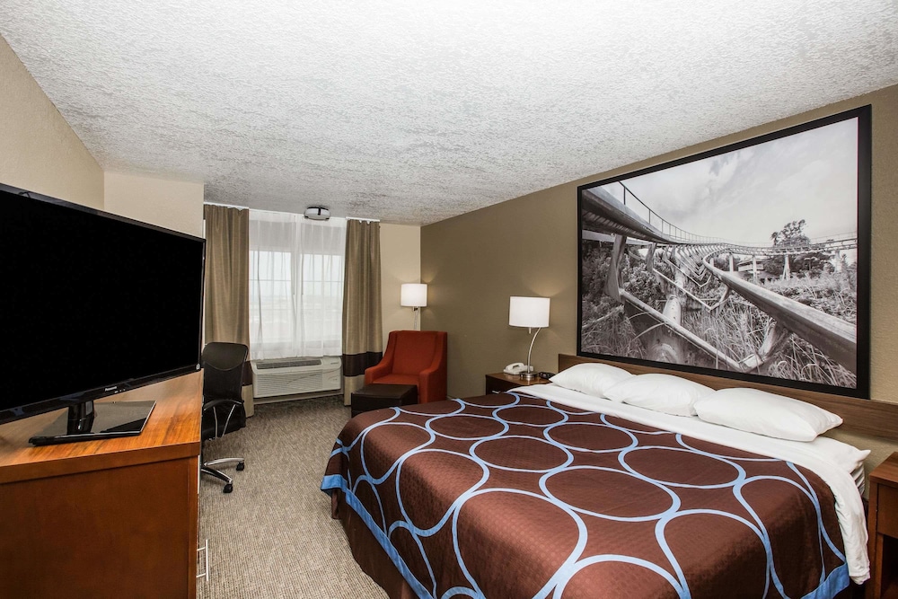 Super 8 by Wyndham Altoona 13/35