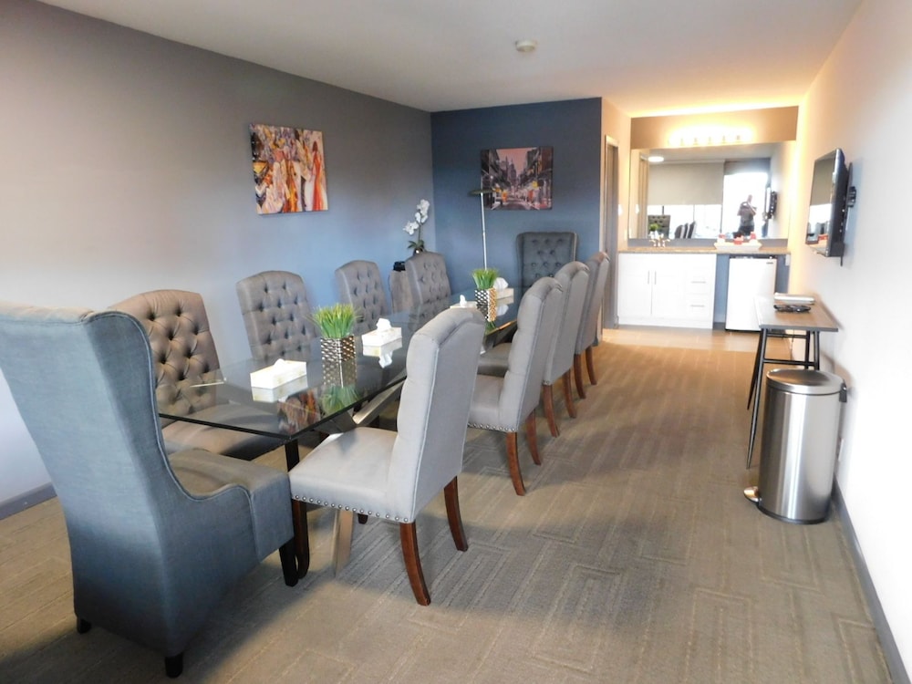 Ramada by Wyndham New Orleans 16/27