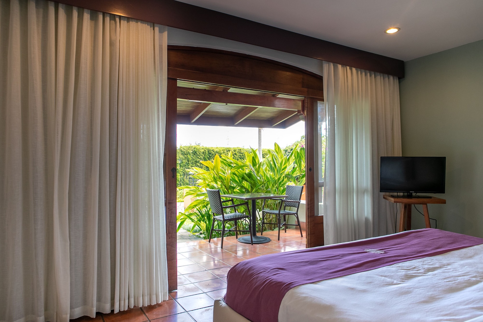 DELUXE, KING BED, GARDEN VIEW, GROUND FLOOR