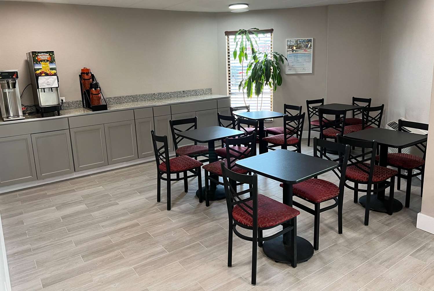Days Inn by Wyndham Cincinnati East 17/21