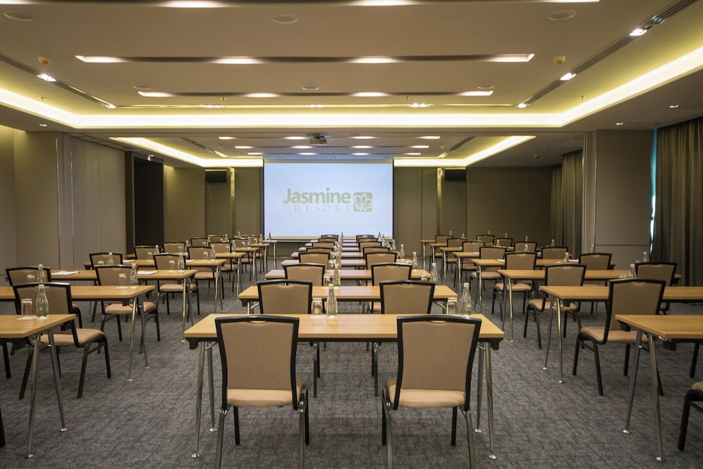 Jasmine Resort Hotel Serviced Apartment 39/50