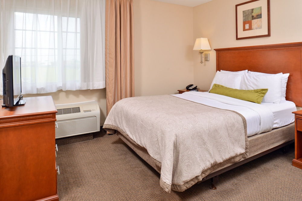 Candlewood Suites Lafayette- River Ranch 15/58