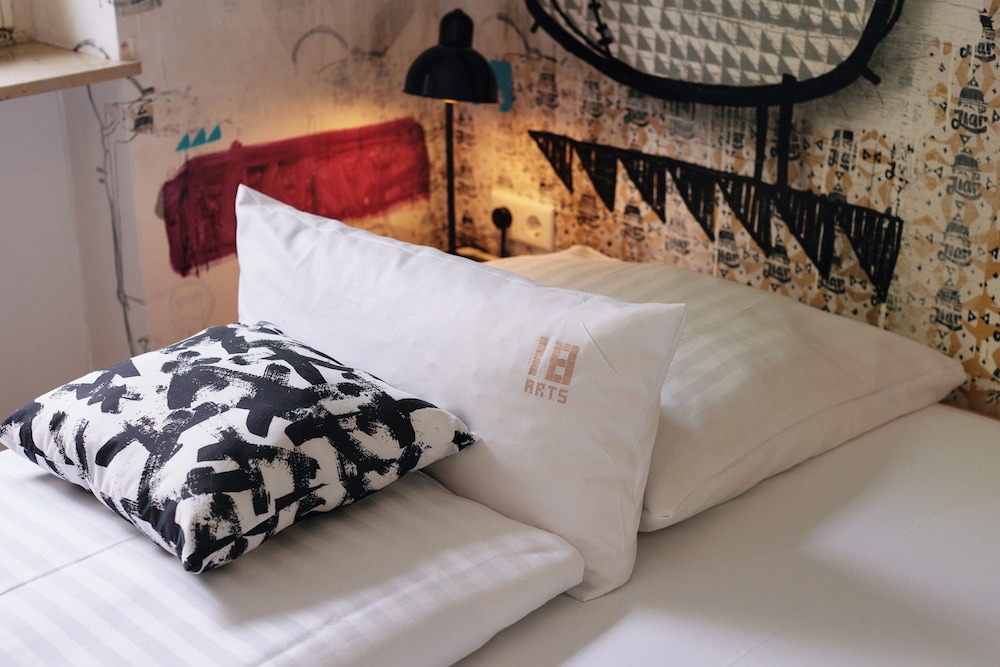 18Arts Hotel 33/49