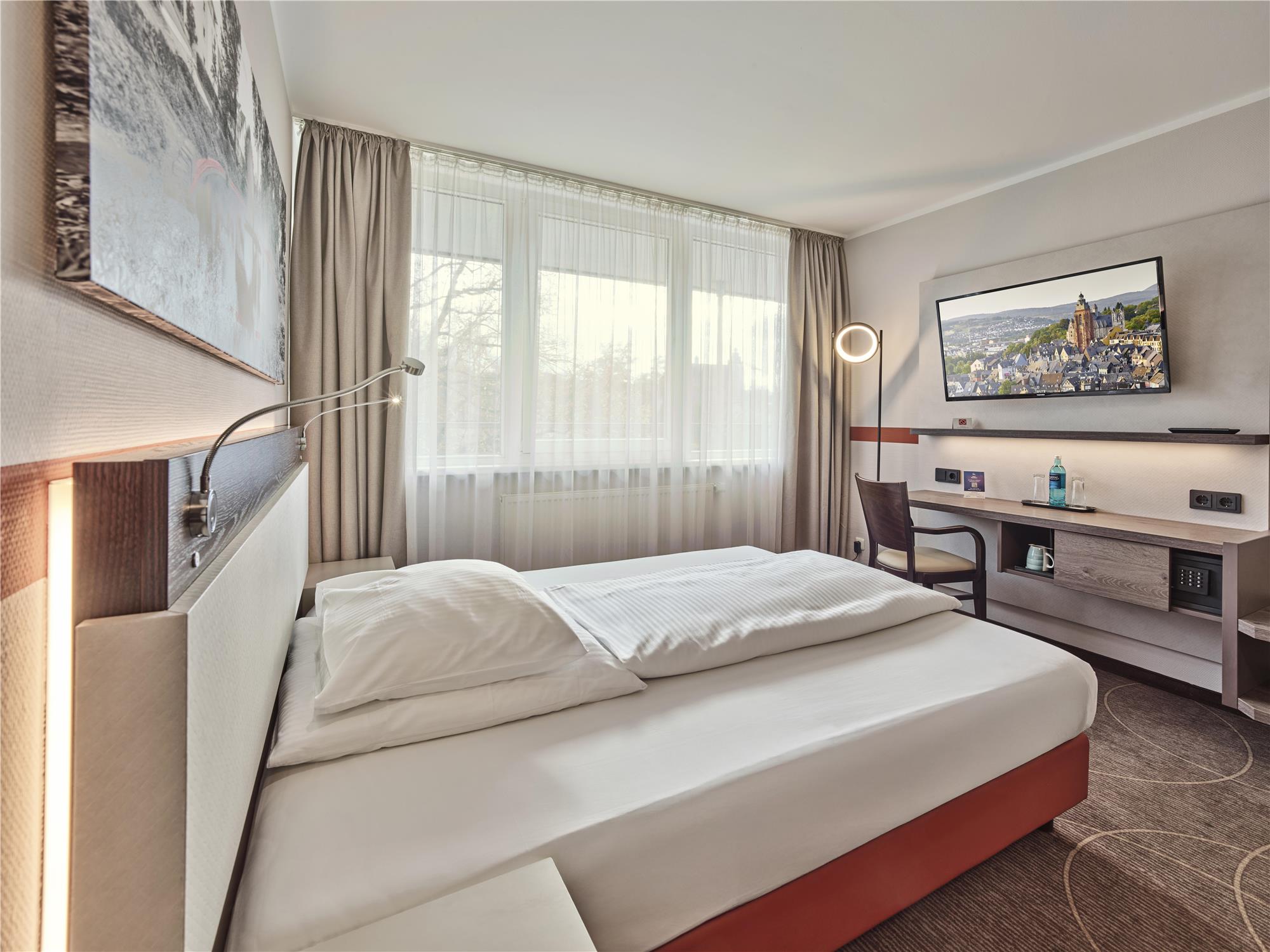 Executive, Quintuple, Queen Bed, River View