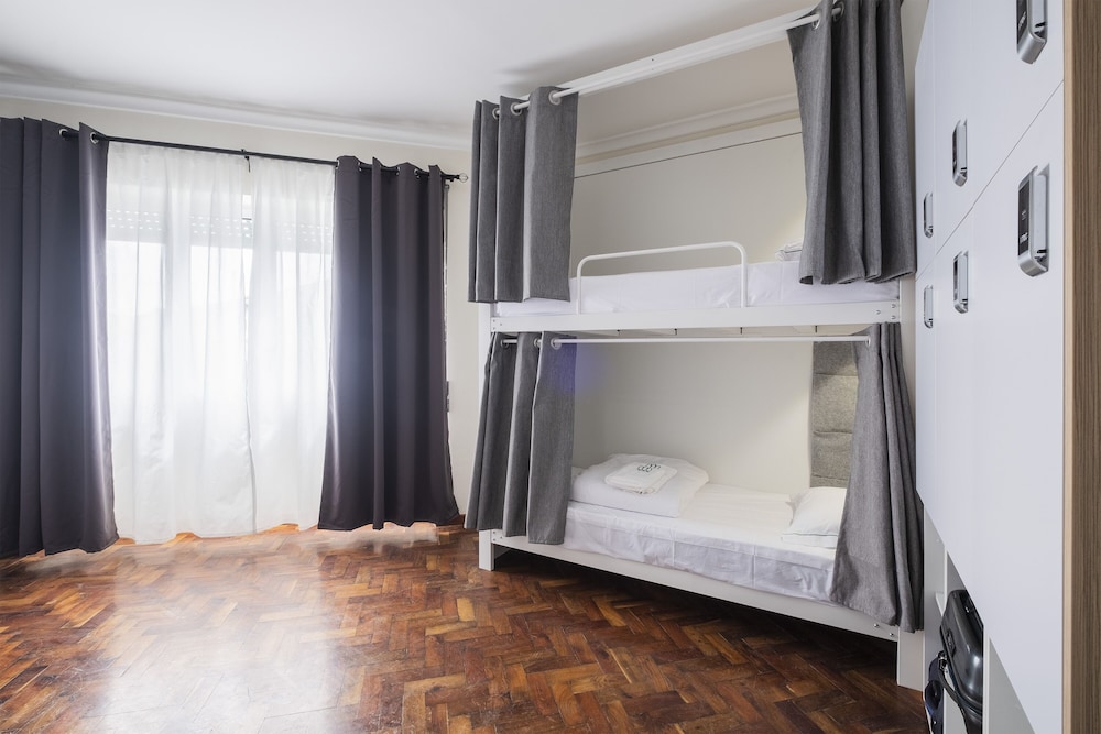 Female Dorm, Female Only, 6 Beds, Shared Bathroom
